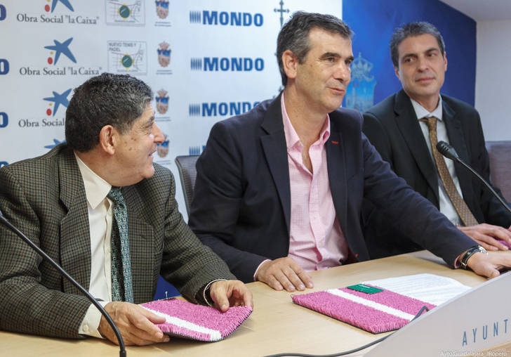 La Ciudad de la Raqueta se tiñe de rosa por la lucha contra el cáncer de mama