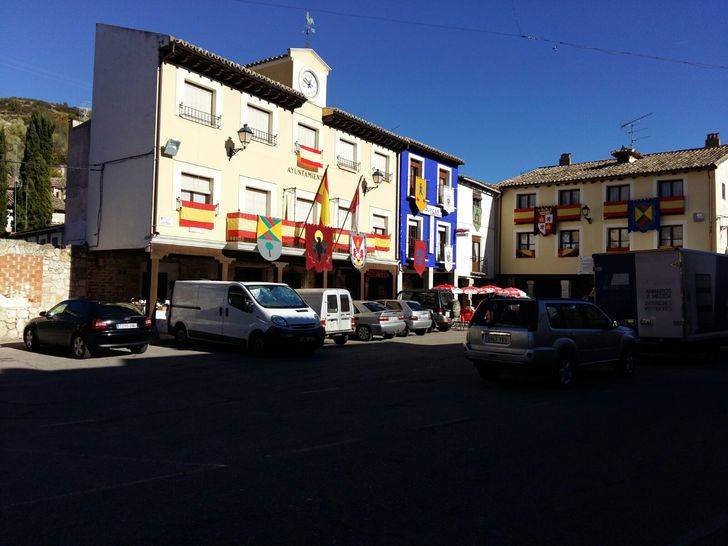 Ciudadanos Tendilla pide explicaciones por la colocación de un pendón no deseado en la fachada del Ayuntamiento