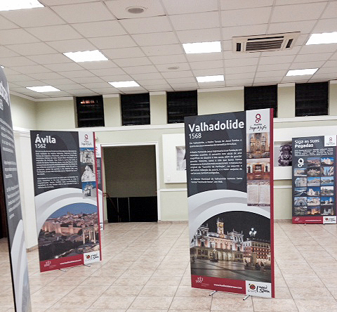 Continúa la intensa promoción internacional de Huellas de Teresa