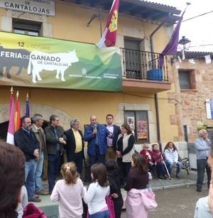 Latre muestra su apoyo al sector ganadero, fundamental para revitalizar la Sierra Norte