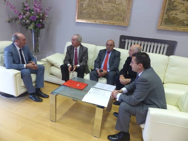 La Diputación y Ceoe-Cepyme estudian ampliar la colaboración para impulsar el empleo en la provincia