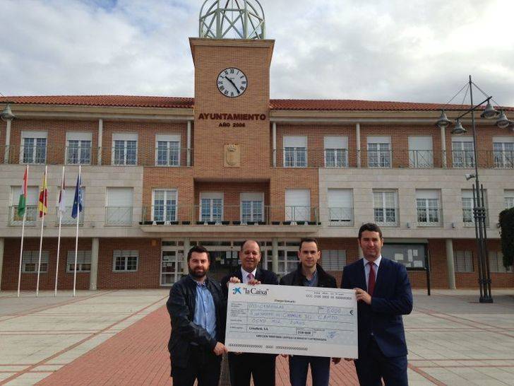 CaixaBank entrega 8.000 euros al Ayuntamiento de Cabanillas para atención social