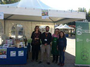 Buena afluencia de público y muy buenas ventas en el primer EcoMercado de Alovera