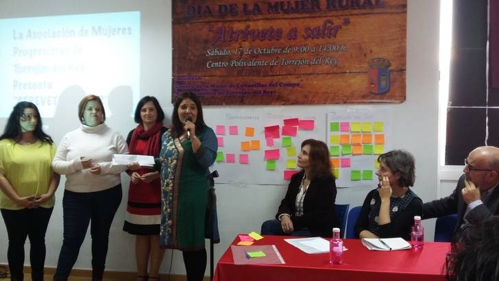 La directora del Instituto de la Mujer destaca en Guadalajara la importancia de fortalecer las redes de mujeres entre las asociaciones