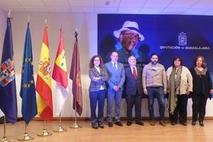 Latre resalta los valores del periodismo que encarna la figura de Manu Leguineche