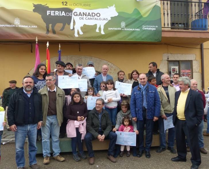 Latre muestra su apoyo al sector ganadero, fundamental para revitalizar la Sierra Norte