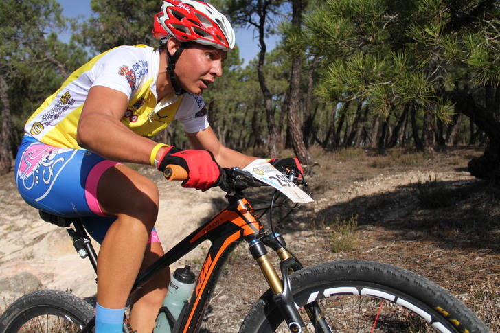 El trillano Rafa Revuelta y el pastranero Alex Gómez se juegan la victoria del Circuito MTB en la IV Carrera Puerta del Alto Tajo