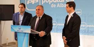 Tirado: Los castellano-manchegos ven que a Page le viene grande el cargo