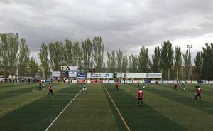 El Azuqueca se lleva el derbi ante el Marchamalo y sigue líder en Tercera División