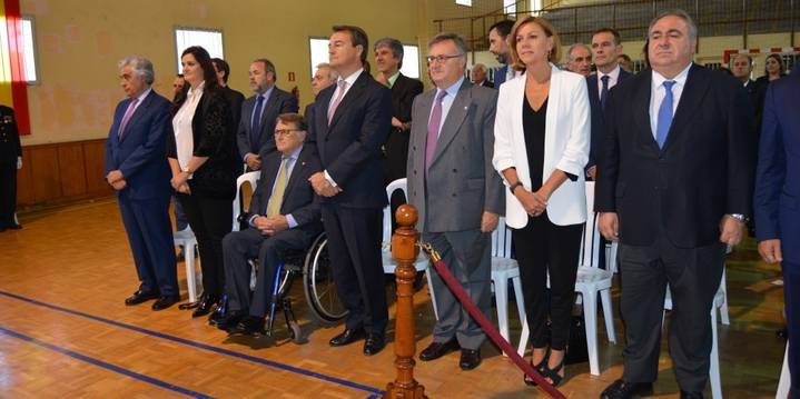 Cospedal valora el trabajo diario de la Policía, que garantiza los valores que consagra la Constitución Española