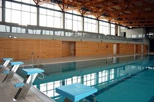 A partir de este fin de semana, la piscina municipal Huerta de Lara abrirá los domingos por la tarde