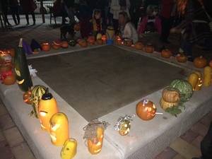 Tres generaciones de parejanos conviven en torno a las tradiciones del Día de Los Santos