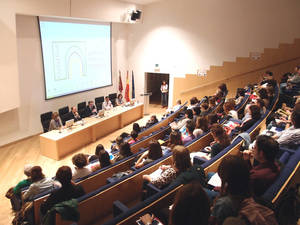 El consejero de Sanidad destaca el papel de la Enfermería en los cuidados y tratamientos de las enfermedades crónicas