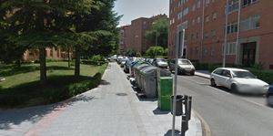 Abandona a su perro en una papelera sin pensar que el chip del animal haría que fuera pillada