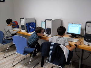 Los niños de Cabanillas hacen sus pinitos con el paquete Office
