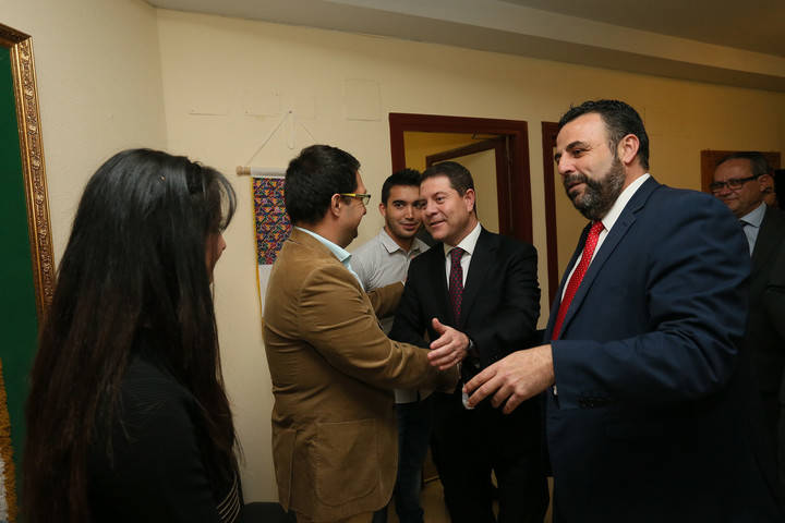 IU de Azuqueca denuncia que no han podido preguntarle a Page sobre la deuda de la Junta