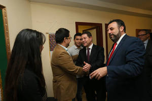 IU de Azuqueca denuncia que no han podido preguntarle a Page sobre la deuda de la Junta