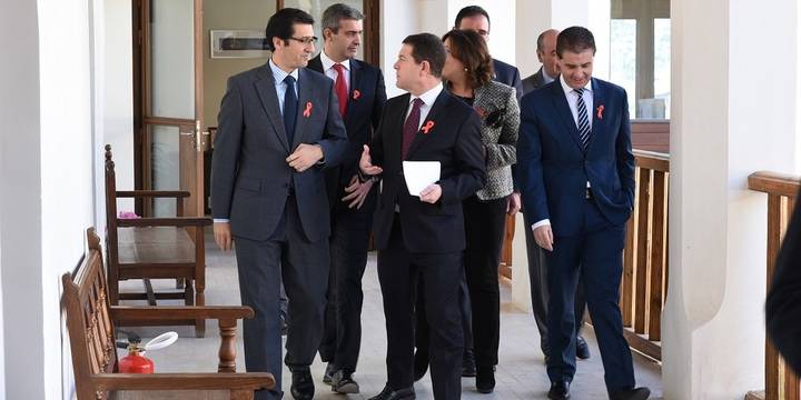 Page promete que habrá 6.600 funcionarios más cuando termine la legislatura