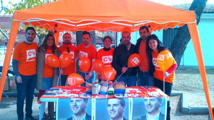 Ciudadanos Azuqueca de Henares muestra la importante labor de las Unidades Caninas en una Exhibición Solidaria