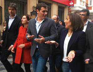 Albert Rivera recorre las calles de Guadalajara invitando a votar masivamente el 20-D