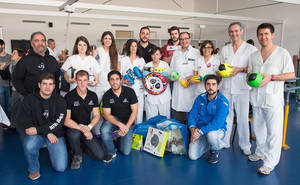 Los niños ingresados en el Hospital Nacional de Parapléjicos reciben regalos del Club de Rugby Toledo