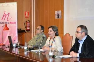 Araceli Martínez presenta una conferencia sobre Juana la Loca, mujer maltratada por los hombres y por la Historia
