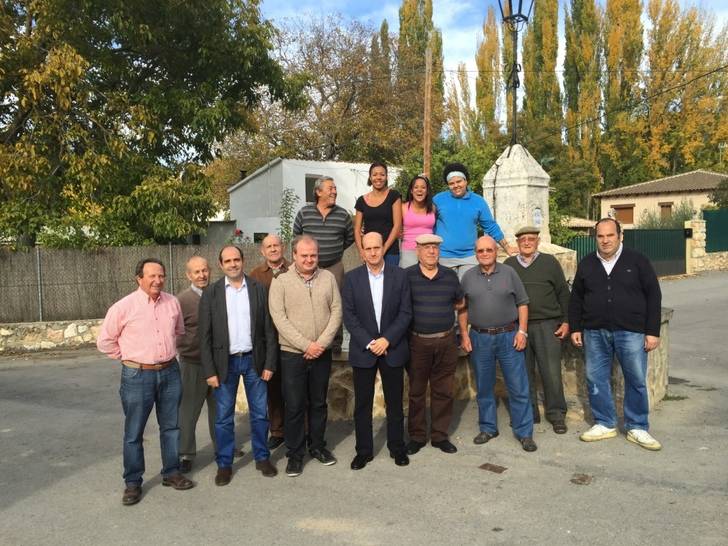 Parra comprueba el resultado de las actuaciones de la Diputación en Irueste