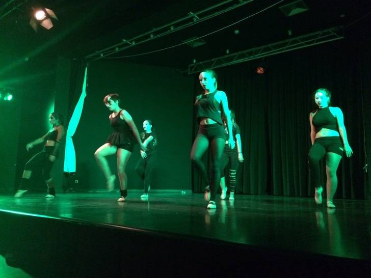 Arte, baile y gran poderío de la escuela municipal de danza de Alovera en la Semana de la Infancia