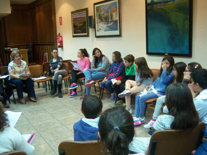 El salón de plenos de Alovera acogió la reunión del Consejo de la Infancia