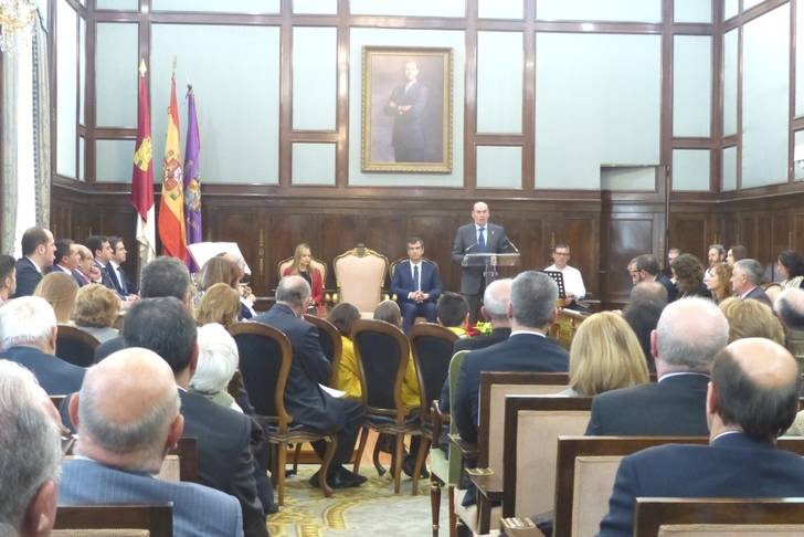 Latre: Tenemos que intentar trasladar a la actualidad el espíritu de consenso y unidad que ampara nuestra Constitución