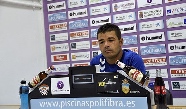 El Deportivo Guadalajara destituye al entrenador Manolo Cano