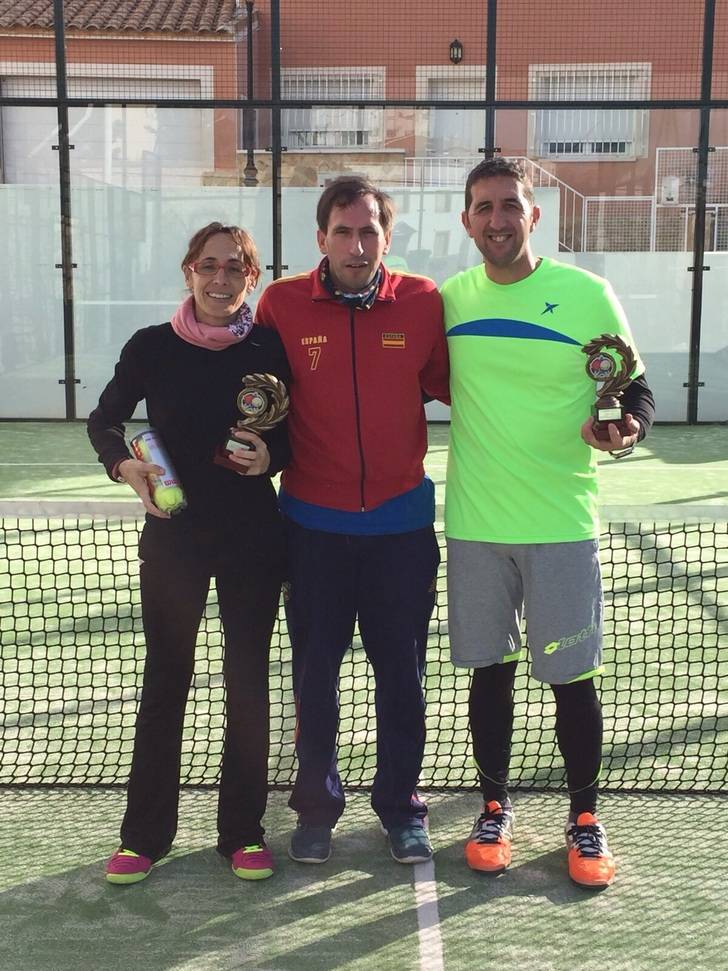 Pádel solidario en Fuentenovilla