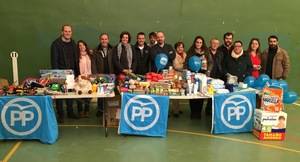 Alovera se vuelca con la campaña solidaria promovida por el PP para que la Navidad llegue a todos los hogares