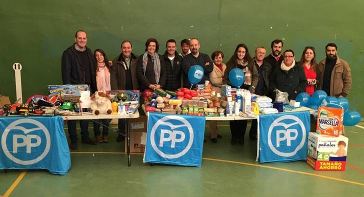 Alovera se vuelca con la campaña solidaria promovida por el PP para que la Navidad llegue a todos los hogares