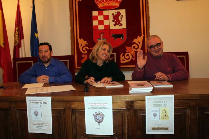 Aurelio García presentó en Fuentenovilla un libro en el que descubre aspectos menos conocidos de la princesa de Eboli
