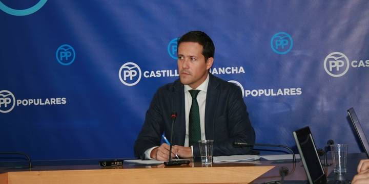 Velázquez denuncia que a Page le interesa mucho el negocio de las clínicas privadas y poco los pacientes de la sanidad pública