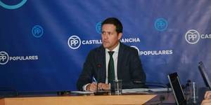 Velázquez denuncia que a Page le interesa mucho el negocio de las clínicas privadas y poco los pacientes de la sanidad pública