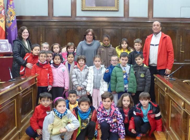 Dos grupos de escolares del Colegio Río Henares visitan el Palacio Provincial 