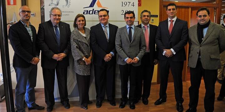 Cospedal apuesta por una rebaja de impuestos para mantener las empresas y crear nuevos puestos de trabajo