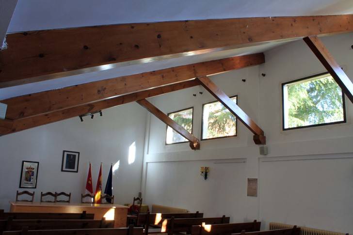 Nuevas puertas y ventanas para la Casa Consistorial de Tamajón