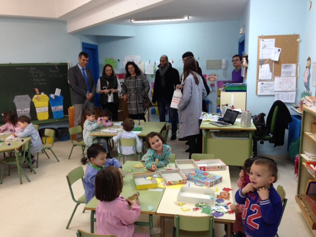 Román felicita la Navidad a los alumnos y personal de la escuela infantil Parchís y del colegio Ocejón