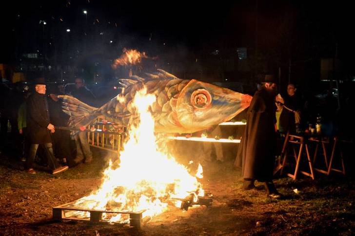 Imagen de la quema de la sardina del año pasado. Fotografía: Álvaro Díaz Villamil / Ayuntamiento de Azuqueca