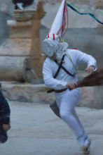 La botarga de Valdesaz volvió a recorrer las calles de su pueblo
