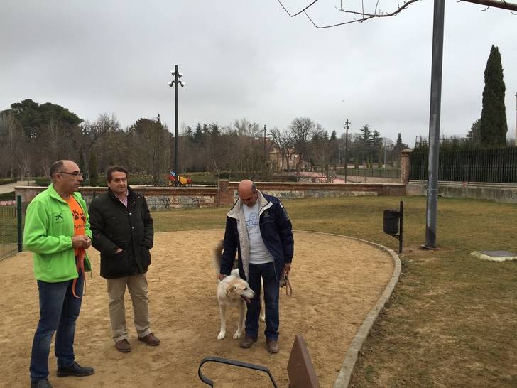 Medio Ambiente presenta los nuevos puntos de ocio, esparcimiento y socialización para perros