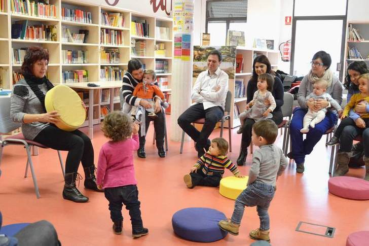 Imagen de archivo del taller 'Juegos, letras, canciones...'. Fotografía: Álvaro Díaz Villamil / Ayuntamiento de Azuqueca