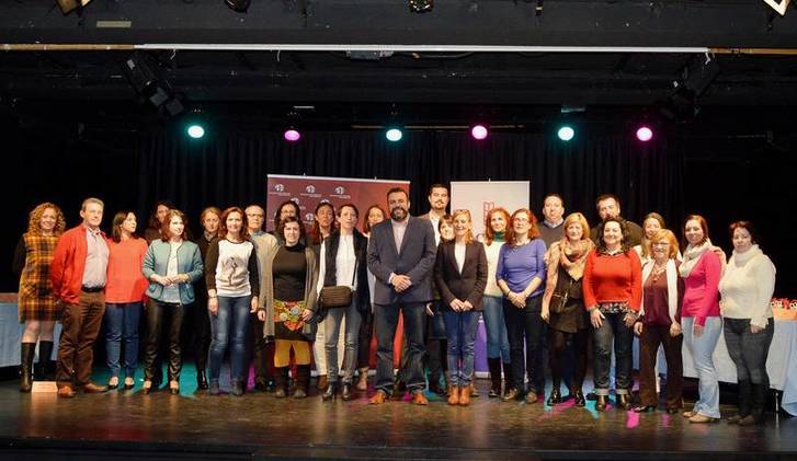 Foto de familia del acto de entrega de los premios de la campaña. Fotografía: Álvaro Díaz Villamil/ Ayuntamiento de Azuqueca de Henares