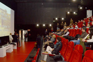 La visita a la Reserva Ornitológica de Azuqueca del Día de los Humedales rondó el centenar de participantes