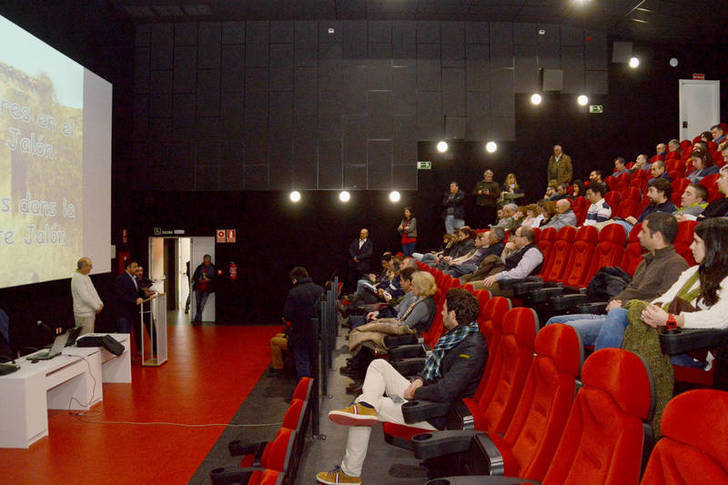 La visita a la Reserva Ornitológica de Azuqueca del Día de los Humedales rondó el centenar de participantes