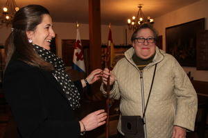 Cesión del bastón de mando en Almonacid de Zorita en la celebración de las Águedas