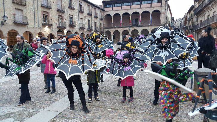 'Arañas', 'Gigantes de San Roque' y 'Mundo de fantasía y luz', mejores disfraces del carnaval seguntino